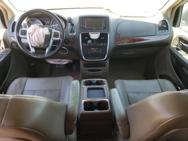 2013 Chrysler Town & Country Touring L