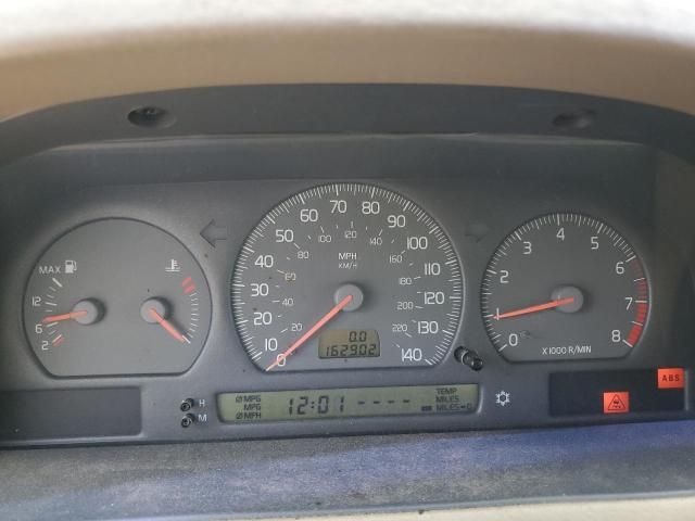 2000 Volvo V70 Base