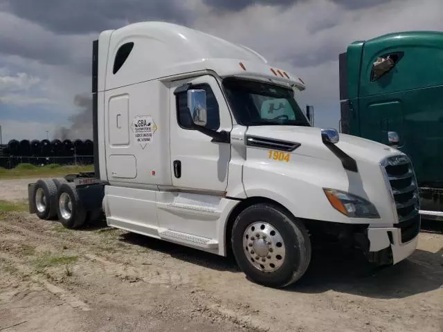 2019 Freightliner Cascadia 126