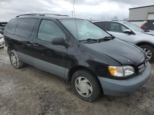 2000 Toyota Sienna LE