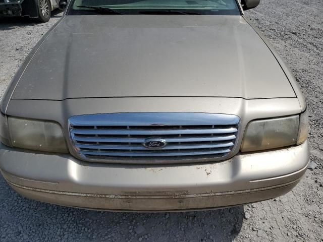 2000 Ford Crown Victoria LX