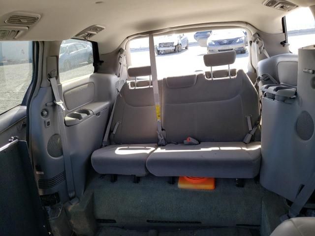 2004 Toyota Sienna CE