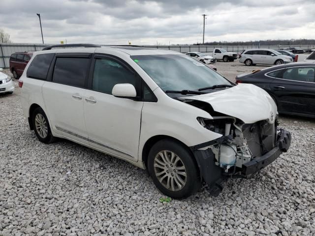 2017 Toyota Sienna XLE