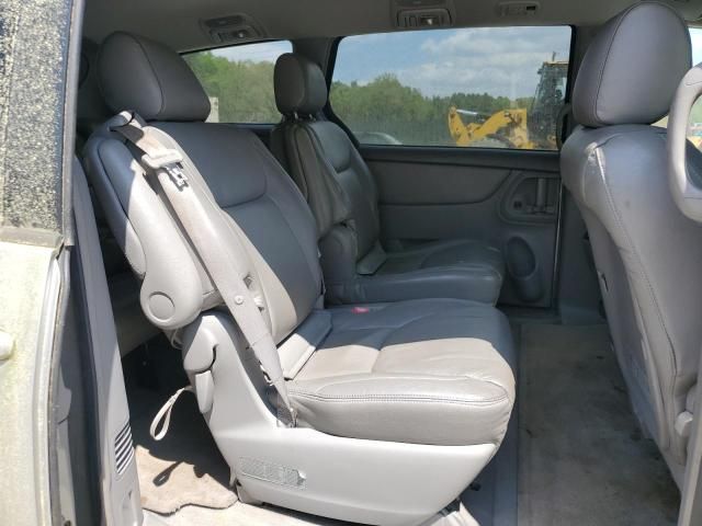 2004 Toyota Sienna XLE