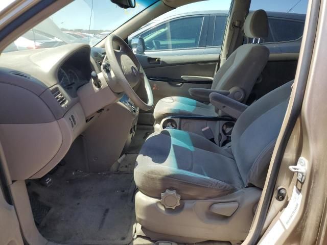 2004 Toyota Sienna CE