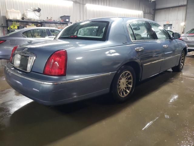 2000 Lincoln Town Car Signature