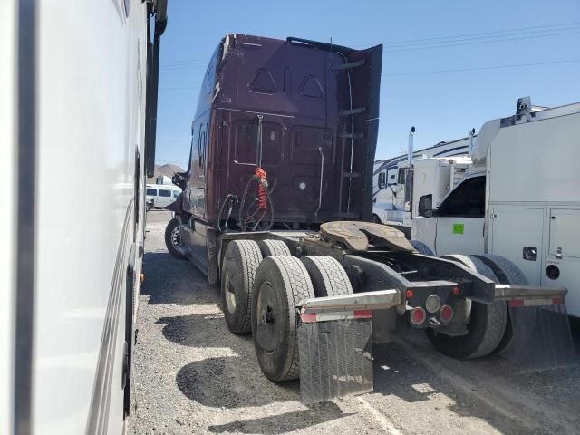 2020 Freightliner Cascadia 126