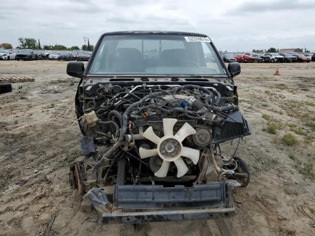 2000 Nissan Frontier Crew Cab XE