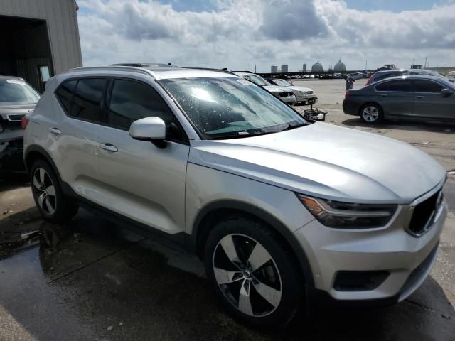 2019 Volvo XC40 T4 Momentum