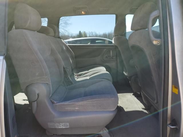 2004 Toyota Sienna CE