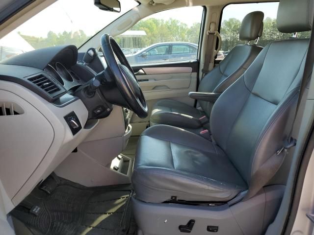 2011 Volkswagen Routan SE