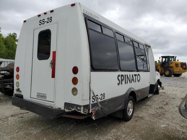 2010 Ford Econoline E450 Super Duty Cutaway Van