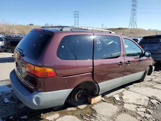 2000 Toyota Sienna LE