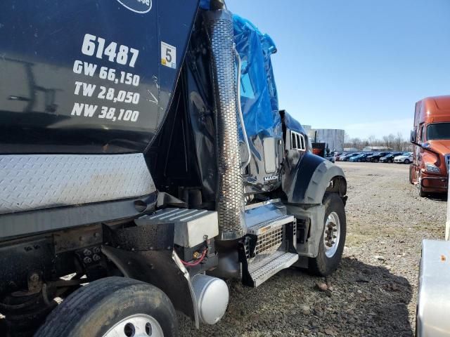 2017 Mack 700 GU700