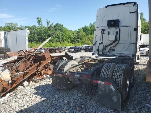 2019 Freightliner Cascadia 126