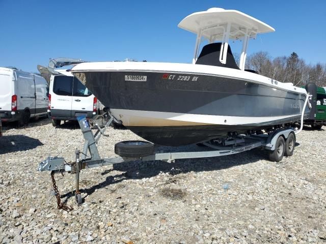 2018 Robalo Boat