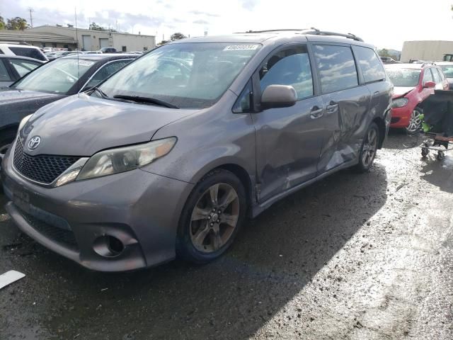 2011 Toyota Sienna Sport