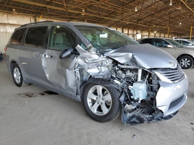 2017 Toyota Sienna LE