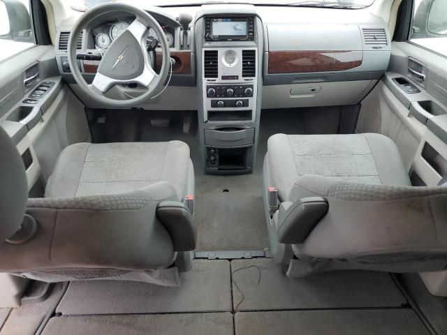 2010 Chrysler Town & Country LX