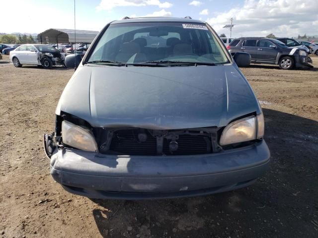 2000 Toyota Sienna LE