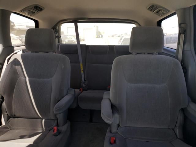 2004 Toyota Sienna CE