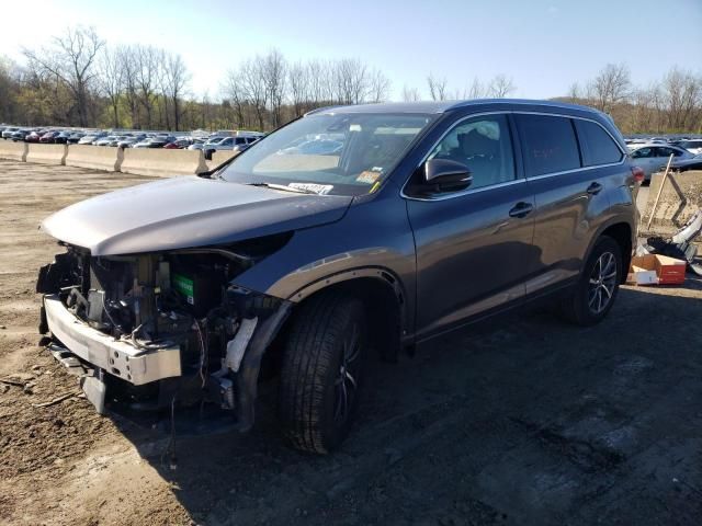 2017 Toyota Highlander SE