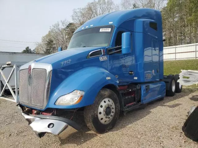 2017 Kenworth Construction T680