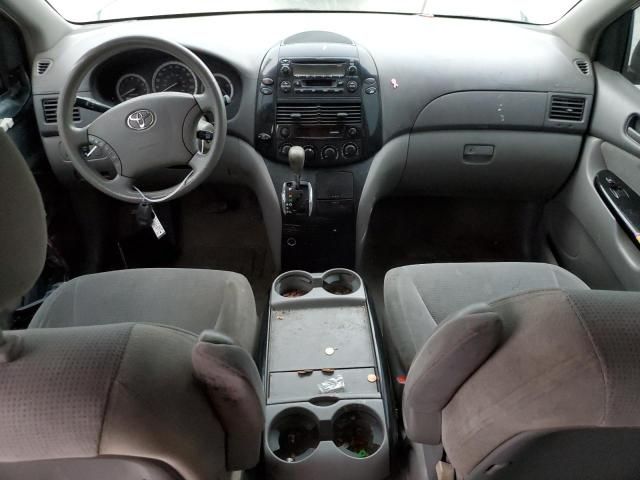 2004 Toyota Sienna CE