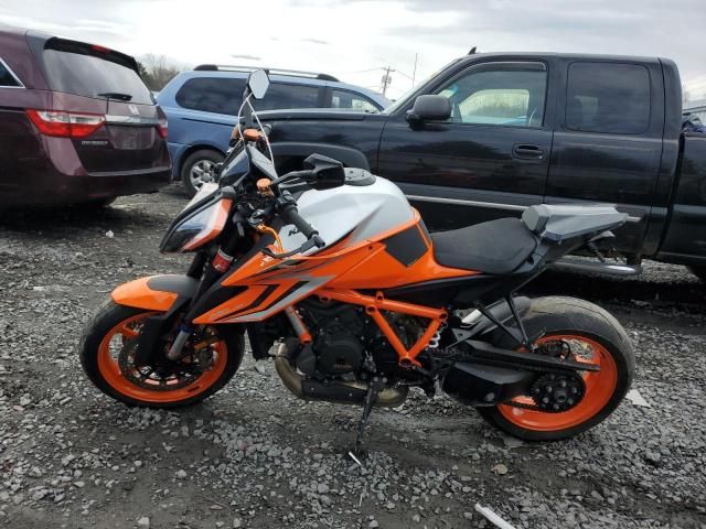 2022 KTM 1290 Super Duke R