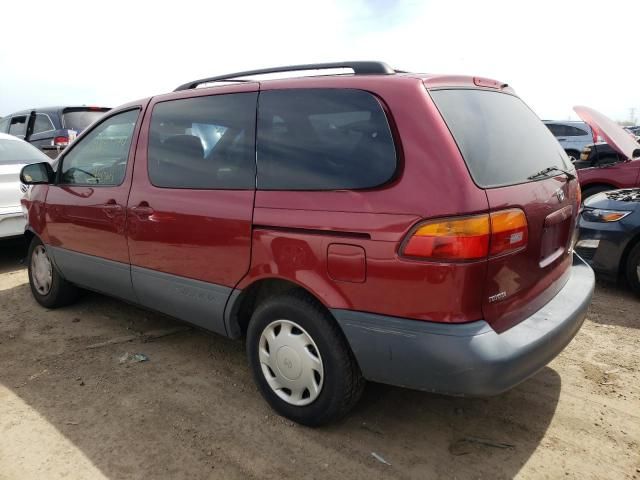 1999 Toyota Sienna LE