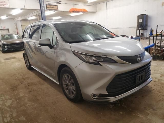 2021 Toyota Sienna XLE