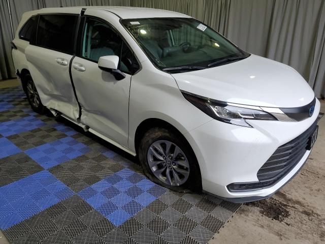 2023 Toyota Sienna LE