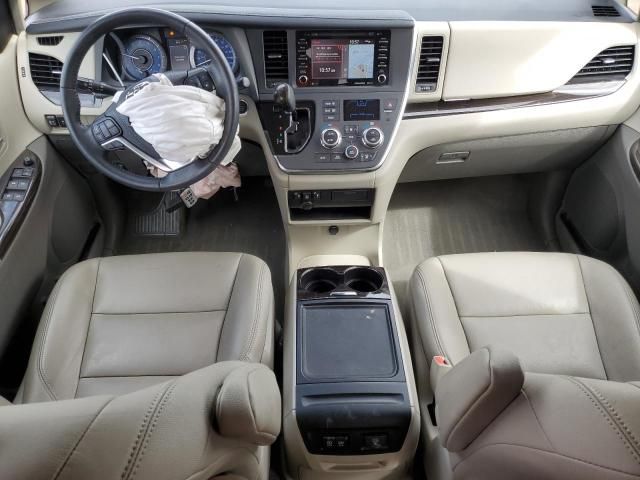 2019 Toyota Sienna XLE