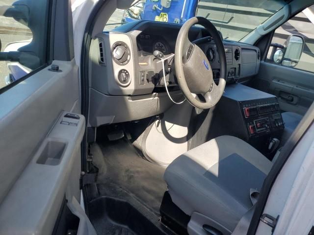 2016 Ford Econoline E350 Super Duty Cutaway Van