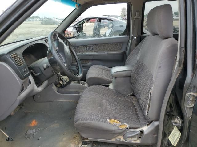 2000 Nissan Frontier Crew Cab XE