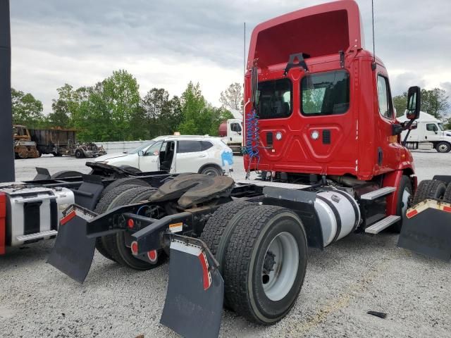 2016 Freightliner Cascadia 113