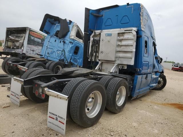 2020 Freightliner Cascadia 126