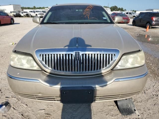 2010 Lincoln Town Car Signature Limited