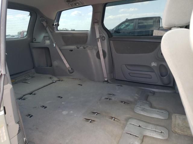 2004 Toyota Sienna CE