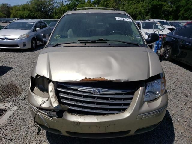 2005 Chrysler Town & Country Limited