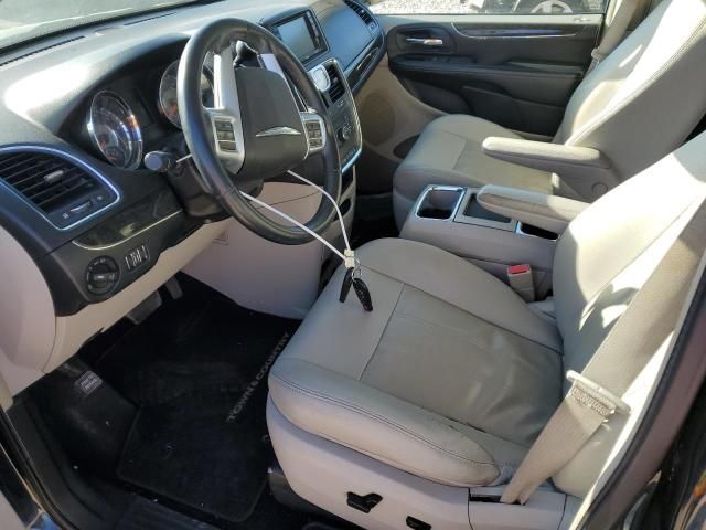 2013 Chrysler Town & Country Touring