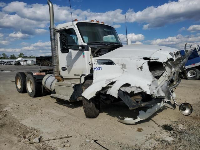 2019 Kenworth Construction T680