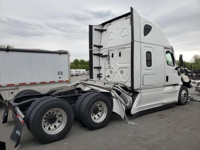 2021 Freightliner Cascadia 126