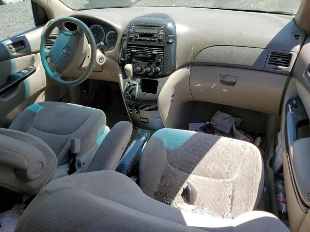 2004 Toyota Sienna CE