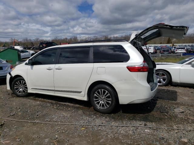 2020 Toyota Sienna XLE