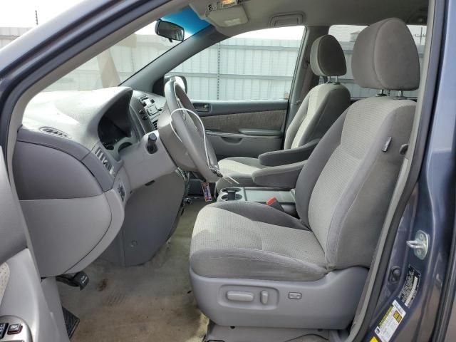 2009 Toyota Sienna CE