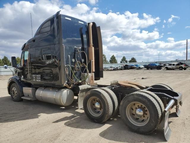 2012 Peterbilt 587