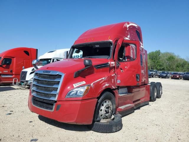 2020 Freightliner Cascadia 126