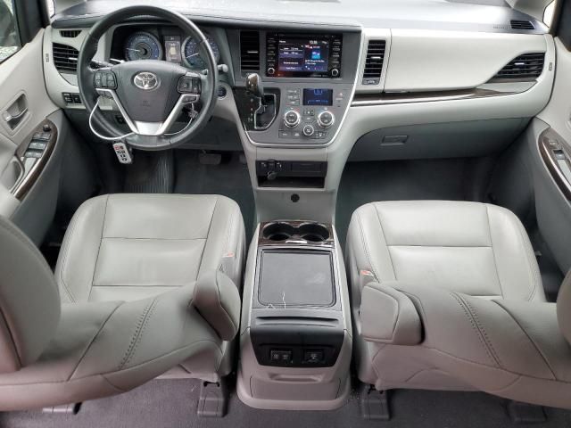 2020 Toyota Sienna XLE