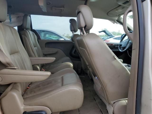 2014 Chrysler Town & Country Touring L